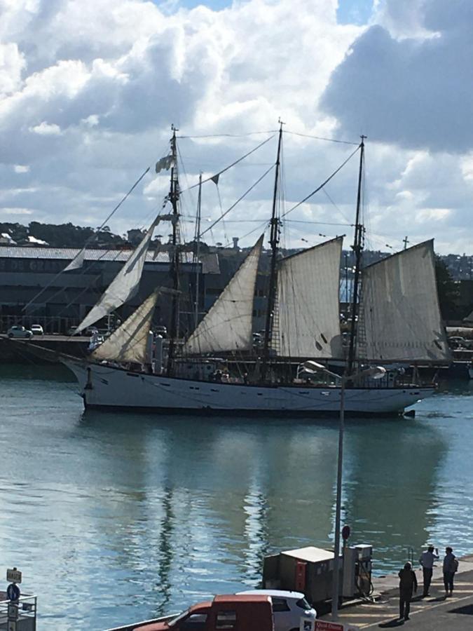 Chausey, Vue Sur Le Port *